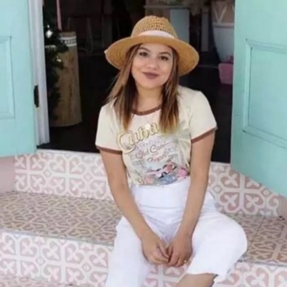 Cuba Havana Cream Graphic Tee - Picture 6 of 10